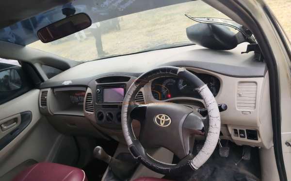 TOYOTA INNOVA