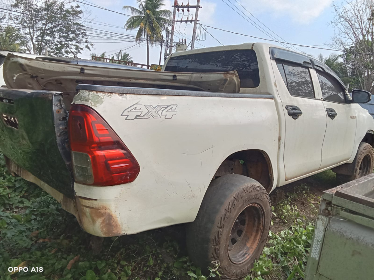 TOYOTA HILUX 2.4G DC