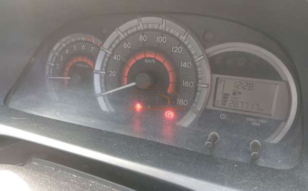 DAIHATSU  XENIA  R