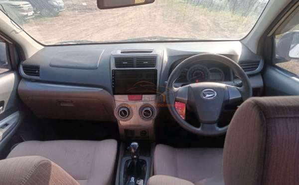 DAIHATSU  XENIA  R