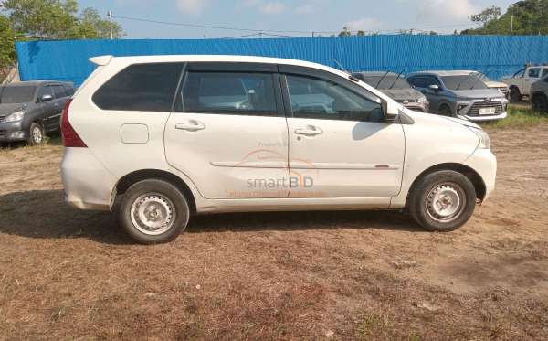 DAIHATSU  XENIA  R