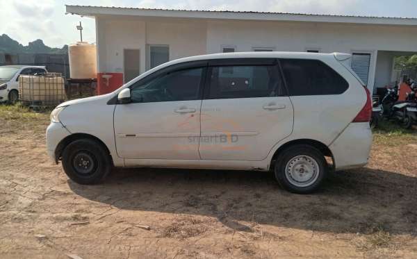DAIHATSU  XENIA  R