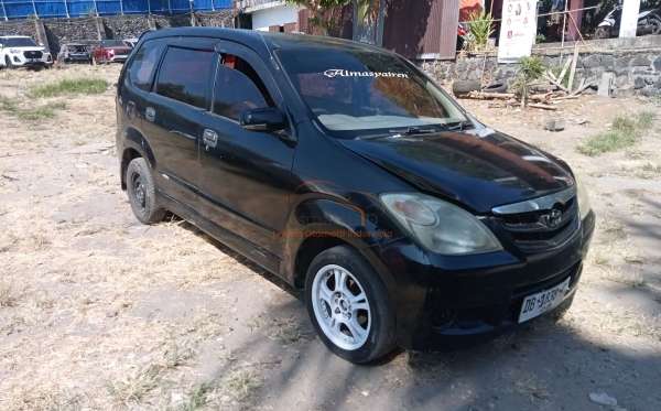DAIHATSU XENIA