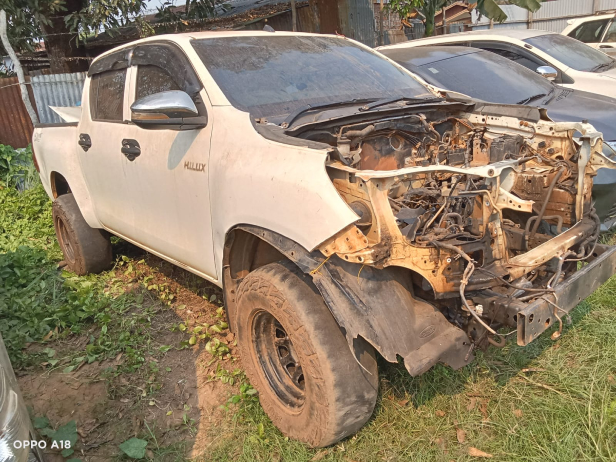 TOYOTA HILUX 2.4G DC