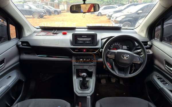 TOYOTA AVANZA 1.3 E
