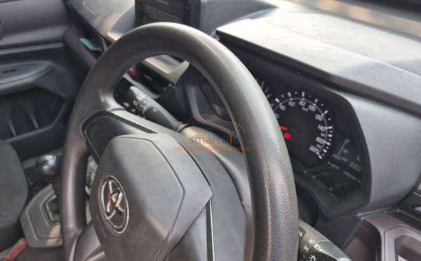 TOYOTA AVANZA 1.3 E