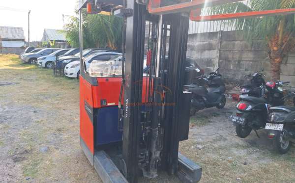 TOYOTA FORKLIFT TRUCK 8FBR15