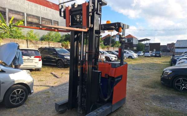 TOYOTA FORKLIFT TRUCK 8FBR15