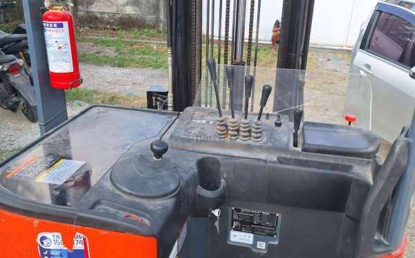 TOYOTA FORKLIFT TRUCK 8FBR15