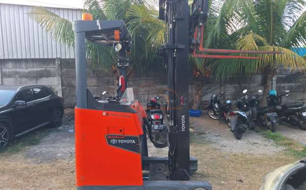 TOYOTA FORKLIFT TRUCK 8FBR15