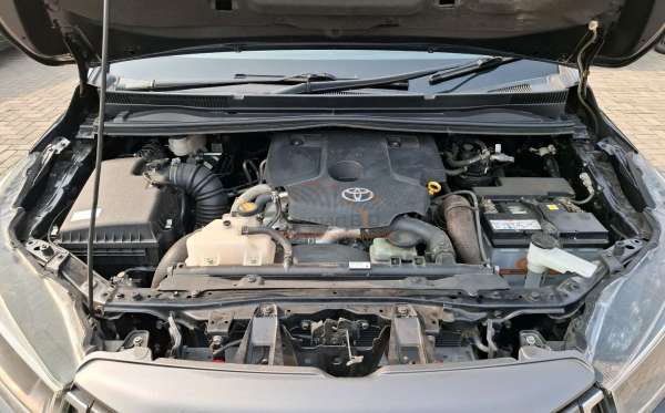 TOYOTA INNOVA 2.4 G