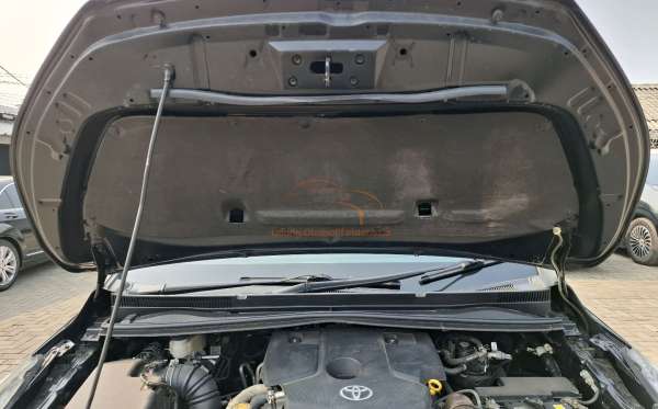 TOYOTA INNOVA 2.4 G