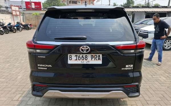 TOYOTA INNOVA ZENIX V