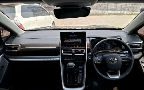 TOYOTA INNOVA ZENIX V