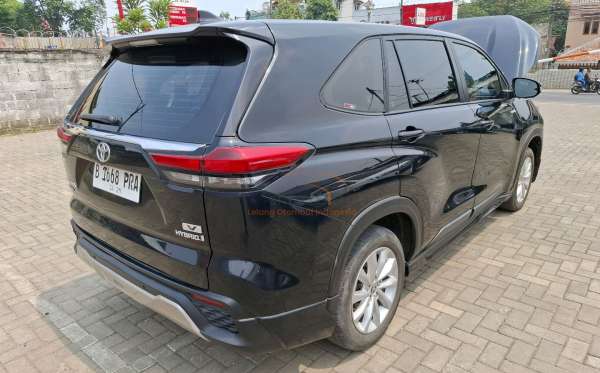 TOYOTA INNOVA ZENIX V