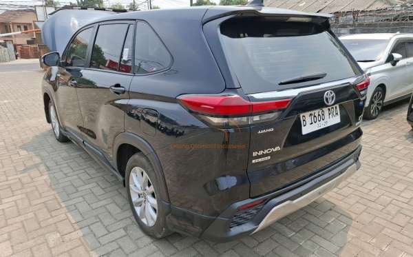 TOYOTA INNOVA ZENIX V