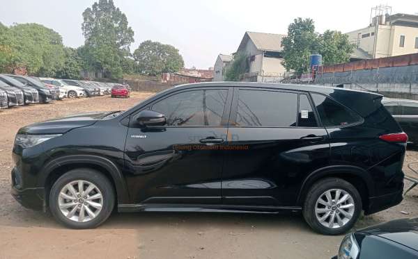 TOYOTA INNOVA ZENIX V