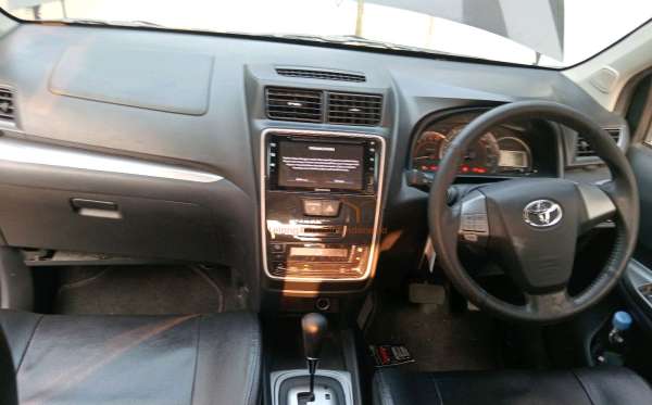 TOYOTA  AVANZA  VELOZ