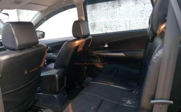 TOYOTA  AVANZA  VELOZ