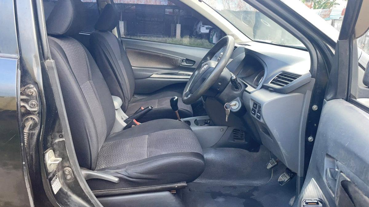 TOYOTA AVANZA
