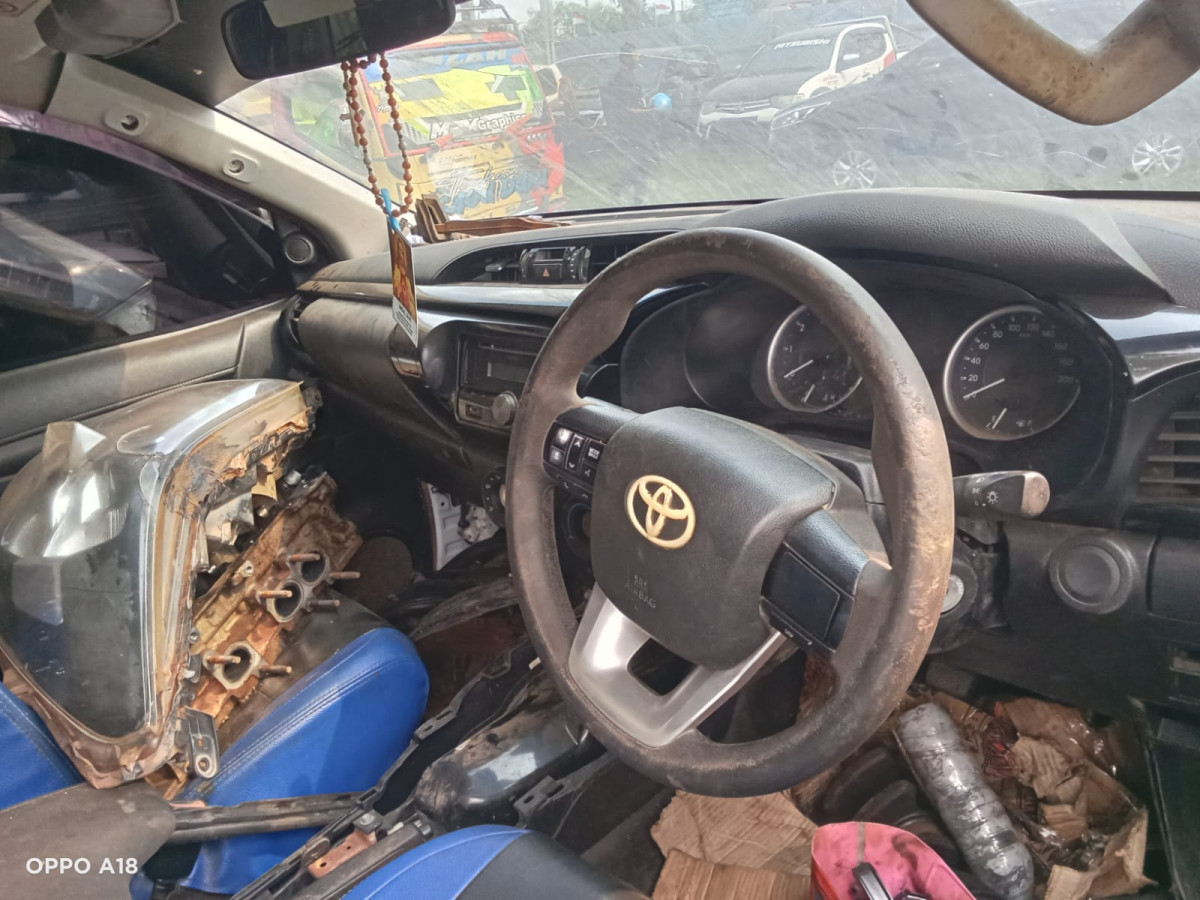 TOYOTA HILUX 2.4G DC