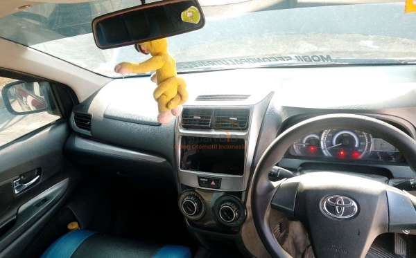 TOYOTA AVANZA VELOZ
