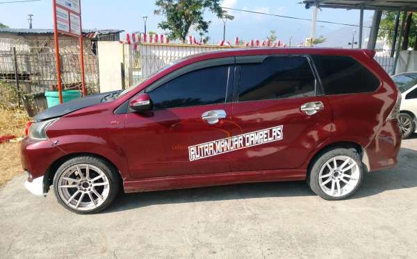 TOYOTA AVANZA VELOZ