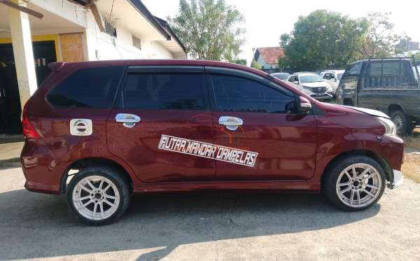 TOYOTA AVANZA VELOZ