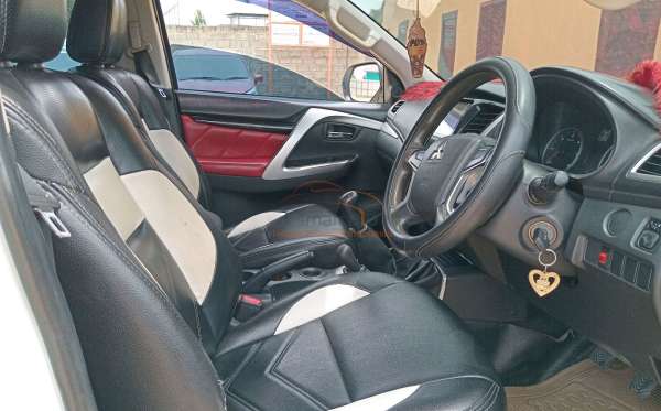 MITSUBISHI PAJERO SPORT 2.5L GLX (4X4)