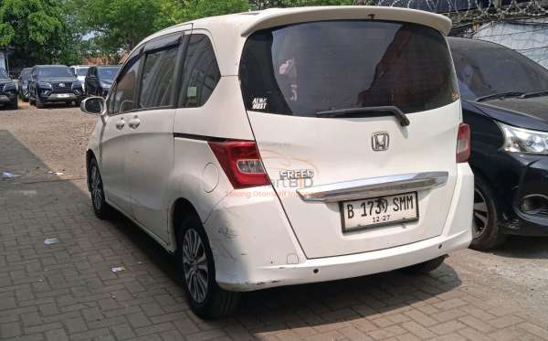HONDA  FREED  E 1.5