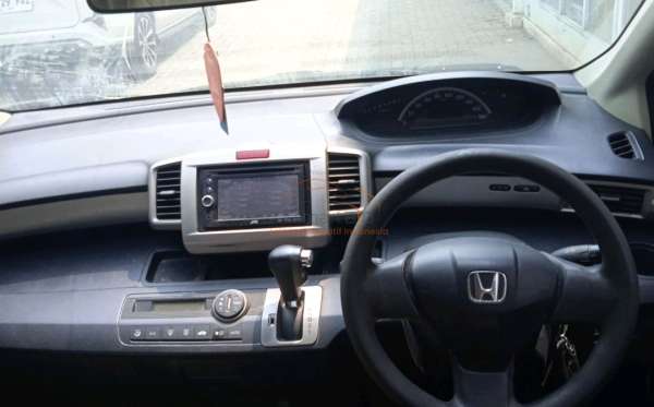 HONDA  FREED  E 1.5