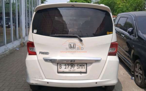 HONDA  FREED  E 1.5