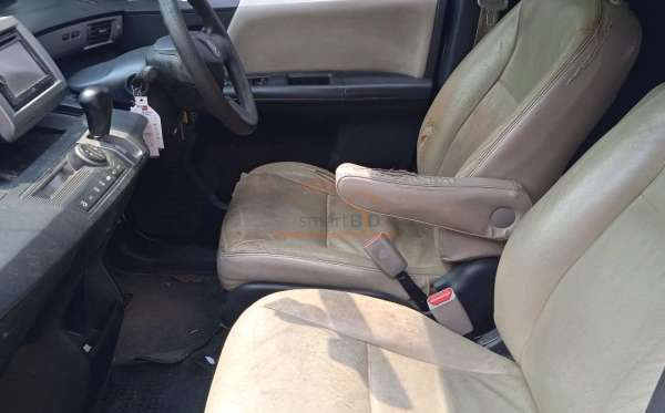 HONDA  FREED  E 1.5