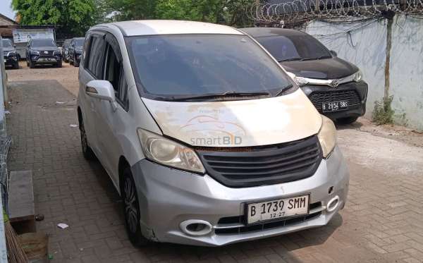 HONDA  FREED  E 1.5