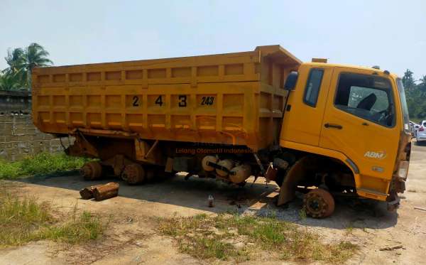 MITSUBISHI FN 62 F HD 6X4 DUMP