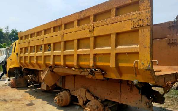 MITSUBISHI FN 62 F HD 6X4 DUMP