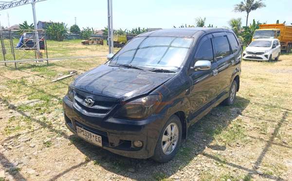 TOYOTA AVANZA