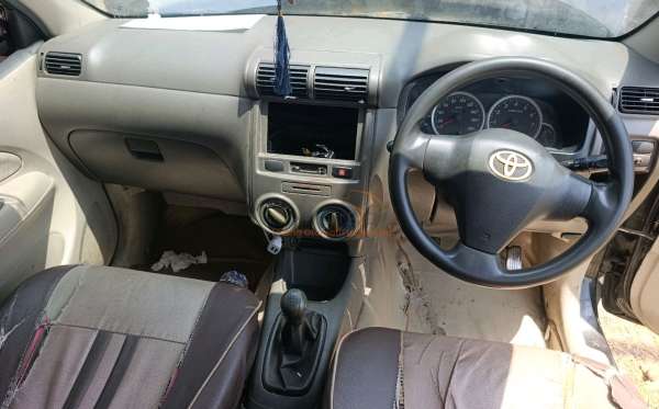 TOYOTA AVANZA