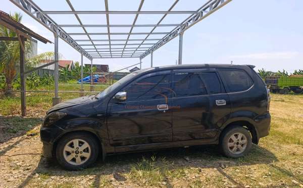 TOYOTA AVANZA