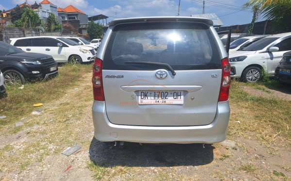 TOYOTA AVANZA