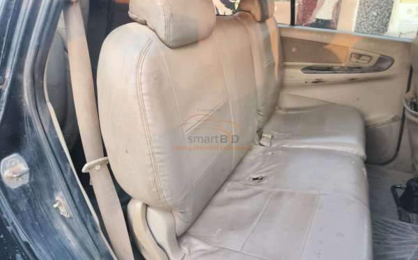 TOYOTA INNOVA G