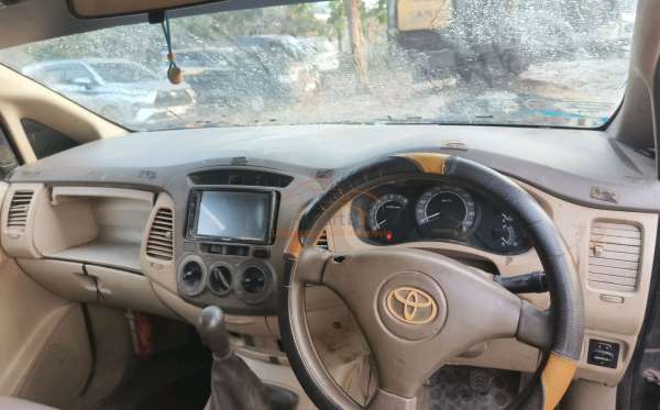 TOYOTA INNOVA G