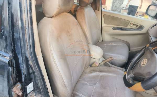 TOYOTA INNOVA G