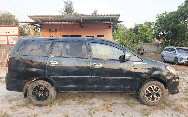 TOYOTA INNOVA G