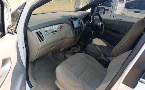 TOYOTA INNOVA