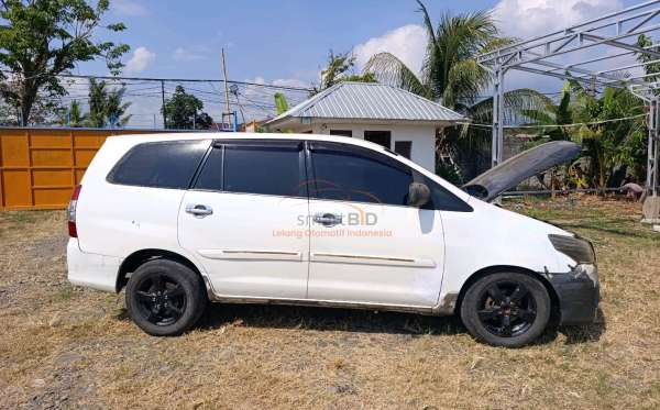 TOYOTA INNOVA