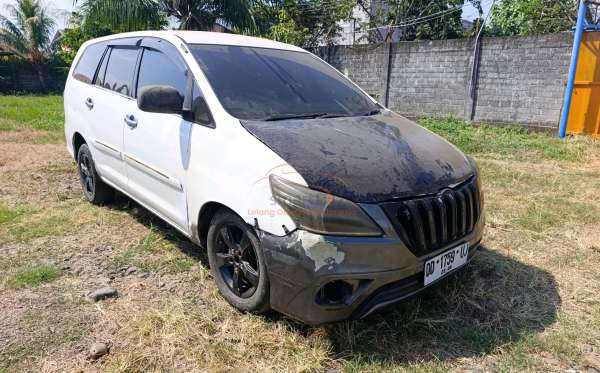 TOYOTA INNOVA