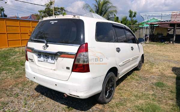 TOYOTA INNOVA