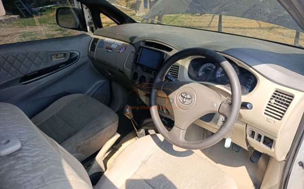 TOYOTA INNOVA