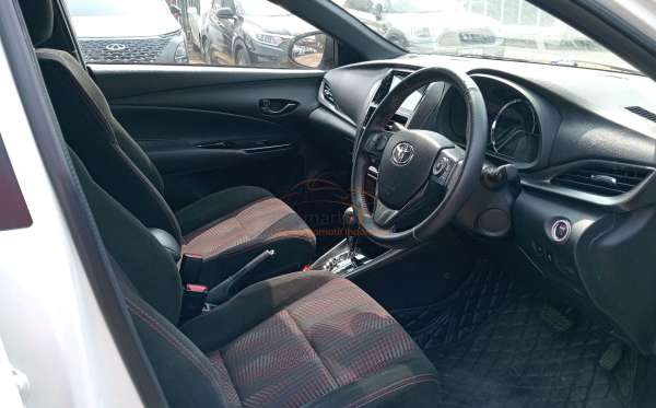 TOYOTA YARIS S
